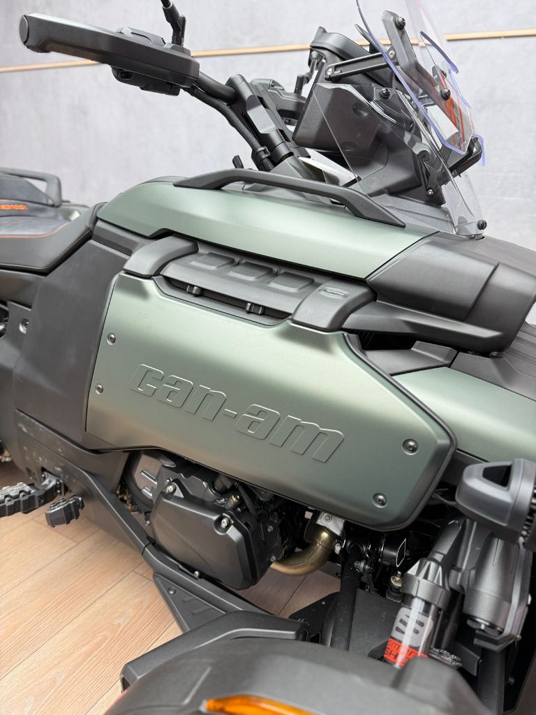 a*a様 DRAZEE 2025 CANAM ROADSTER SPYDER CANYON REDROCK 1330 ETC (SE6) - MOSS